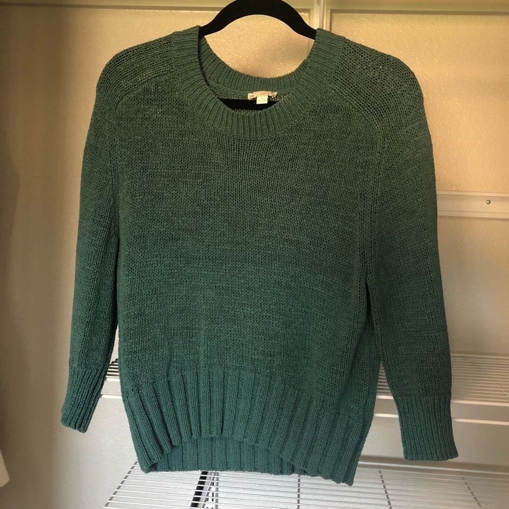 Gap sweater